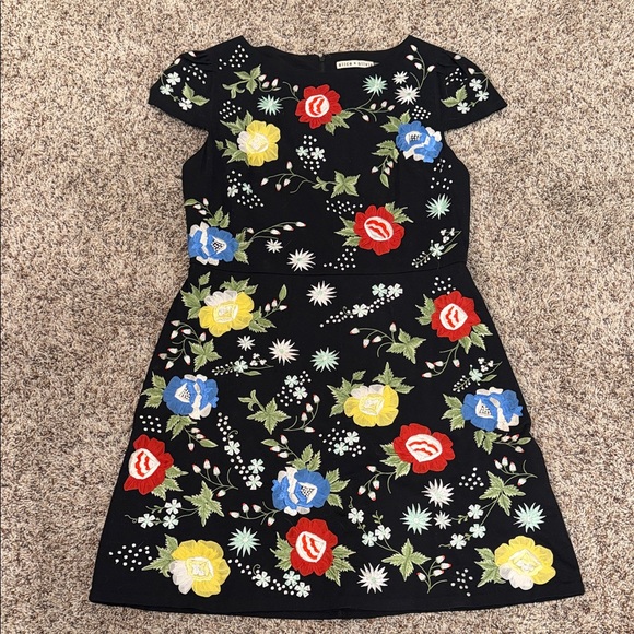 Alice + Olivia Dresses & Skirts - Alice & Olivia Floral Embroidered Dress